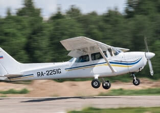 Самолёт Cessna 172, Авиацентр Серёдка в Пскове